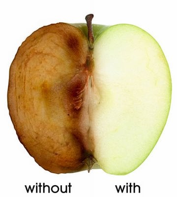 photo showing effects of antioxidants on a cut apple