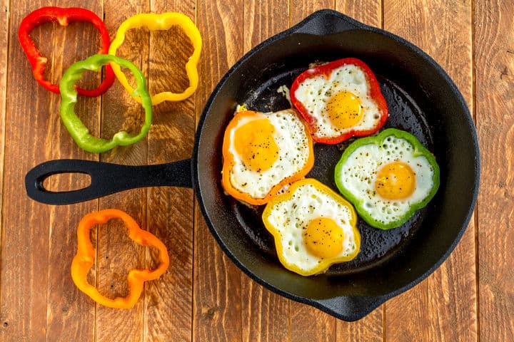 fried eggs with peppers