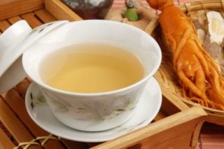 ginseng tea and ginseng root